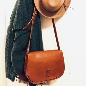 Gently Used - like new Lucky Brand The Point Leather Saddle Bag